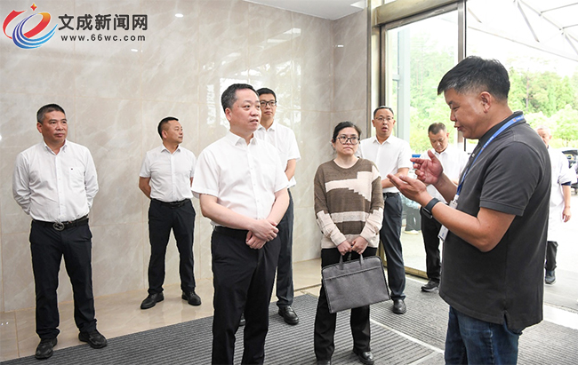 縣委書(shū)記羅招政調(diào)研督導(dǎo)集中整治群眾身邊不正之風(fēng)和腐敗問(wèn)題工作